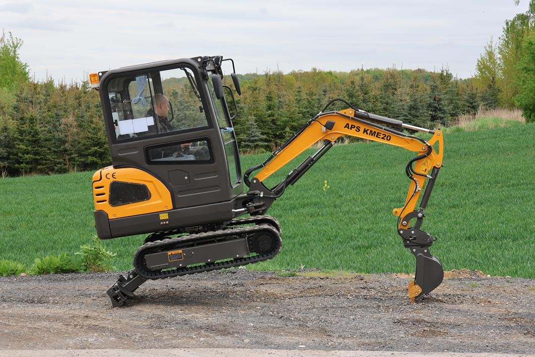 Mini-pelle APS KME20 – 2 t – Compacte, puissante et polyvalente