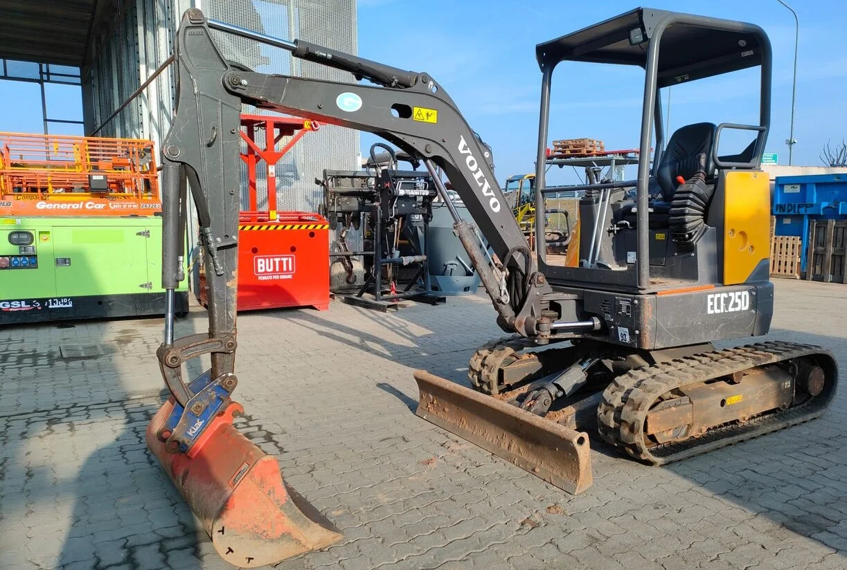 VOLVO ECR25D + 3 GODETS – Mini Pelle 2,9T