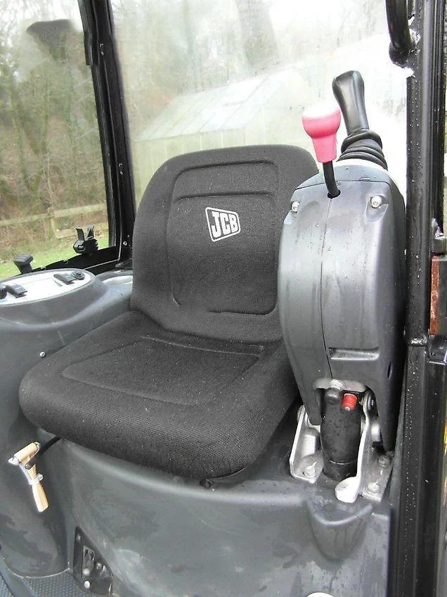 Mini-pelle JCB 8016 CTS (2011) – 4 Godets inclus – Image 2