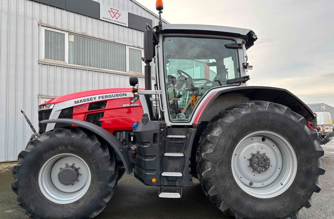 Tracteur Massey Ferguson MF 8S 225 EXCLUSIVE DYNA-VT – 4RM – 2022 – 225 h – Image 2