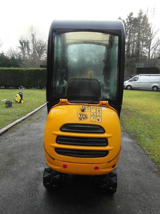 Mini-pelle JCB 8016 CTS (2011) – 4 Godets inclus – Image 3