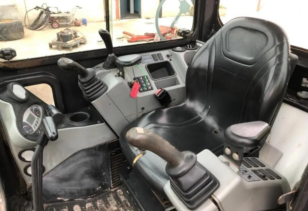 BOBCAT E25-EM + 3 GODETS – Mini Pelle 2,44T – Image 3