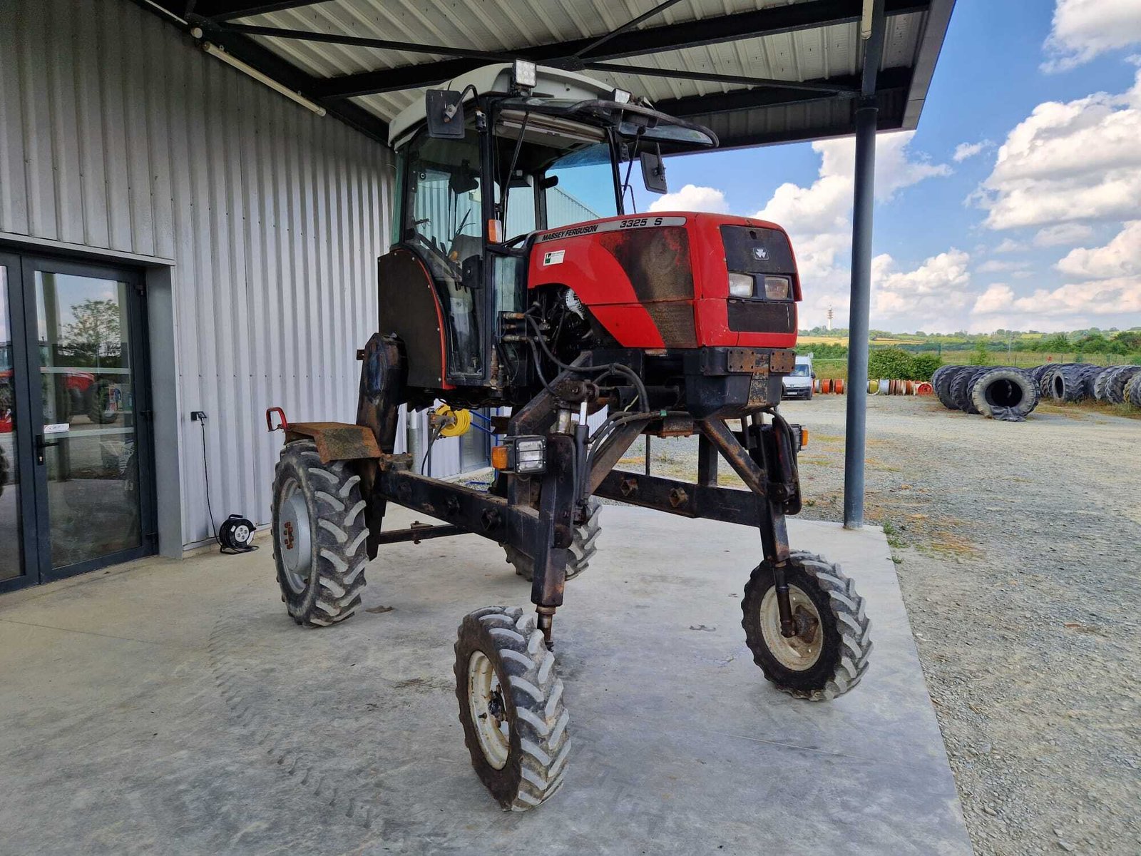 MASSEY FERGUSON 3325 – Image 3