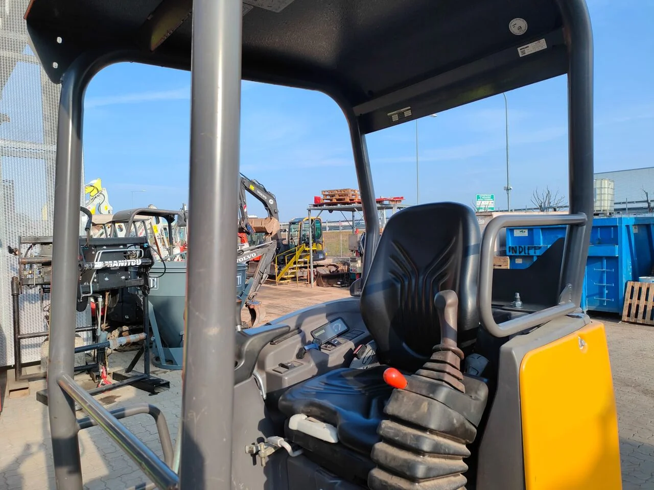 VOLVO ECR25D + 3 GODETS – Mini Pelle 2,9T – Image 4