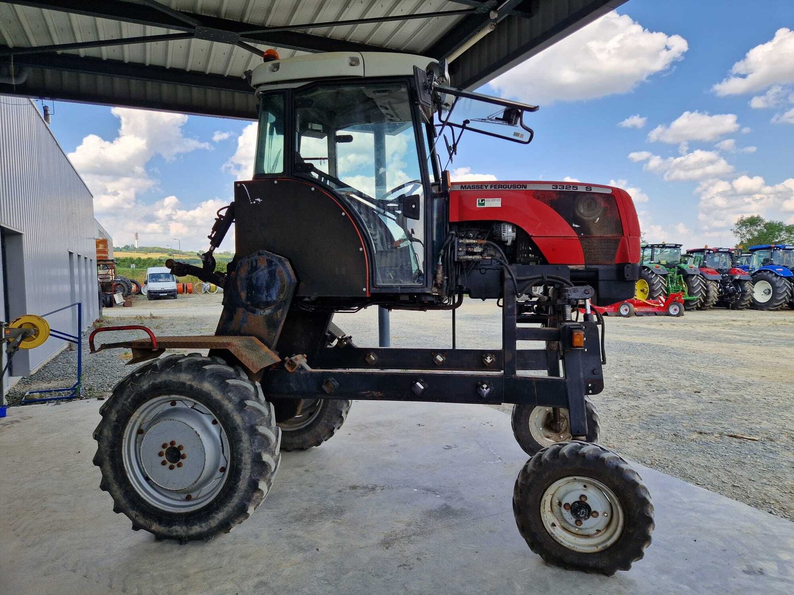 MASSEY FERGUSON 3325 – Image 4