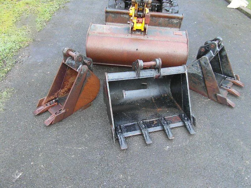 Mini-pelle JCB 8016 CTS (2011) – 4 Godets inclus – Image 5