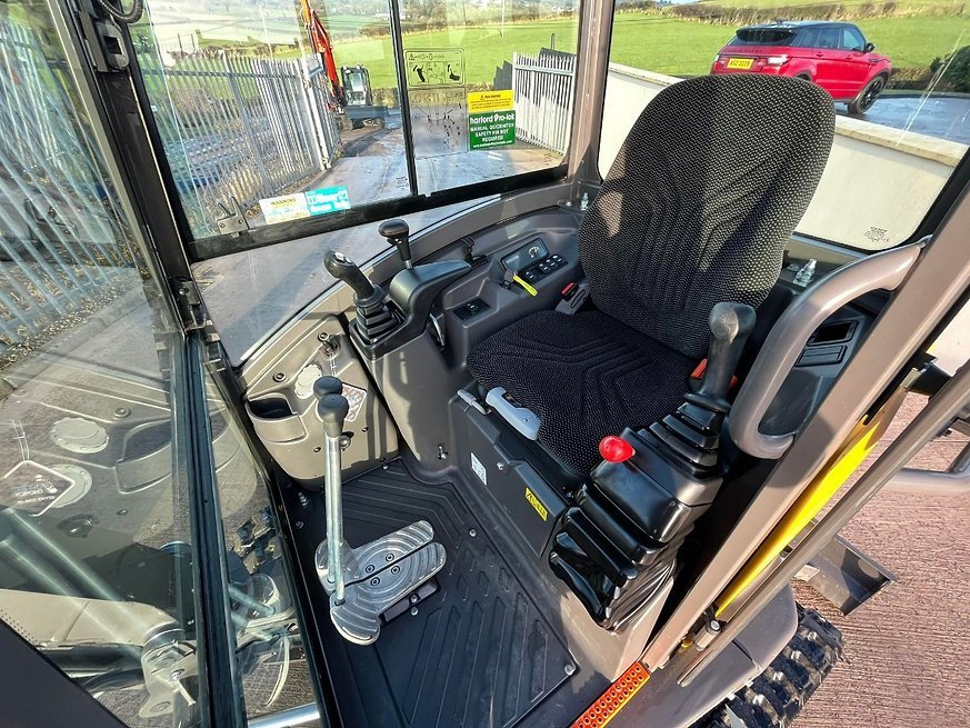 Mini Pelle BOBCAT E17 + 3 Godets GEITH – 1,71T – 2021 – Image 4