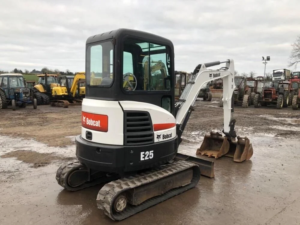 BOBCAT E25-EM + 3 GODETS – Mini Pelle 2,44T – Image 5