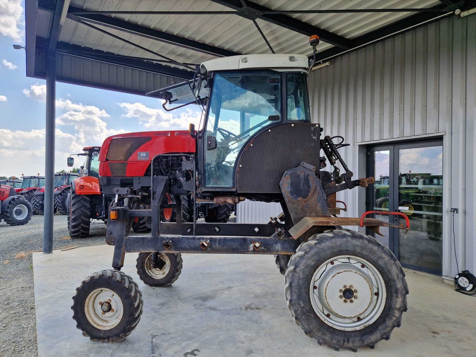 MASSEY FERGUSON 3325 – Image 5