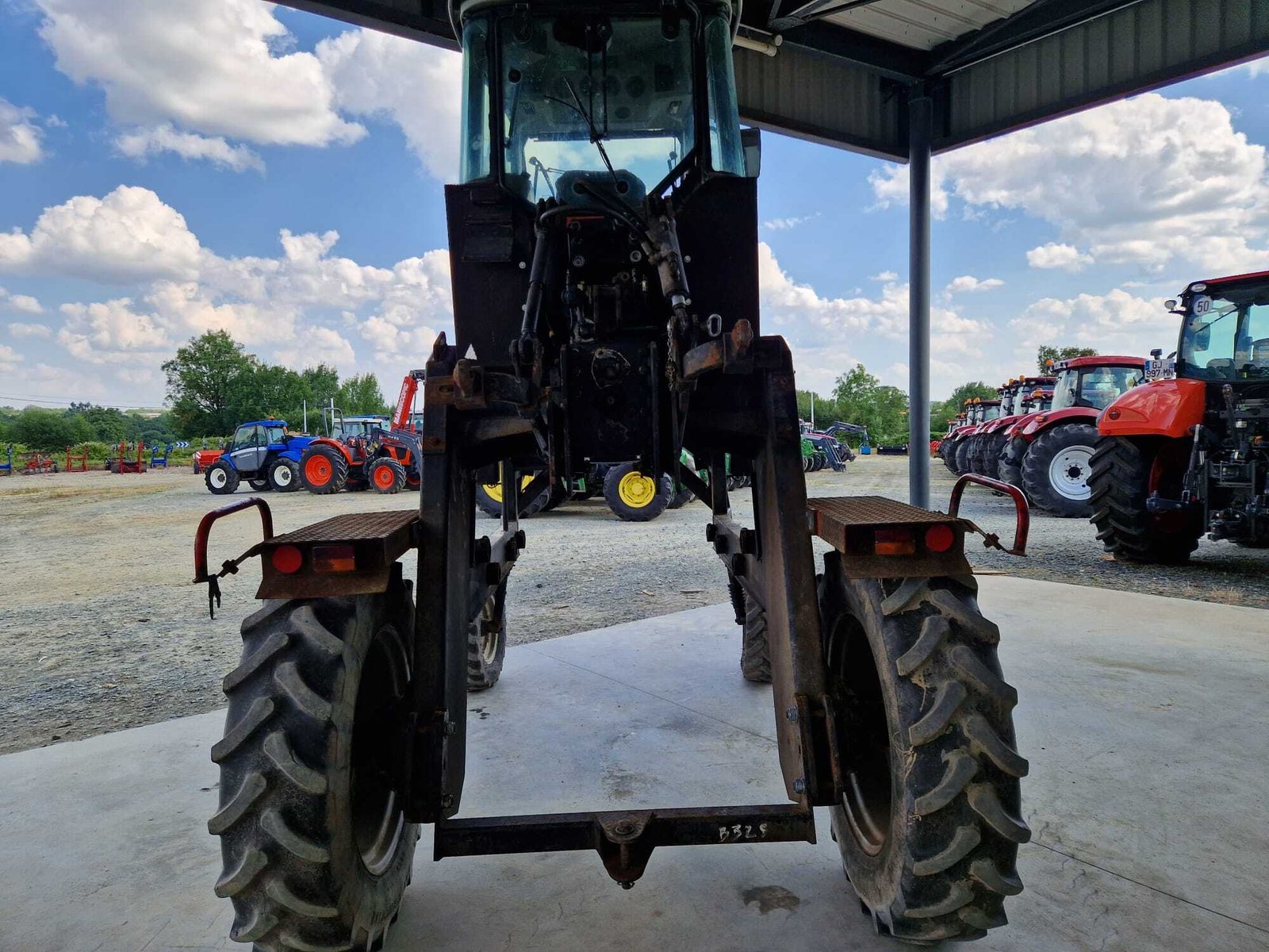 MASSEY FERGUSON 3325 – Image 7